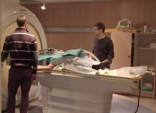 Preclinical trials of the LPR on a healthy subject in MRI, monitored by two engineers